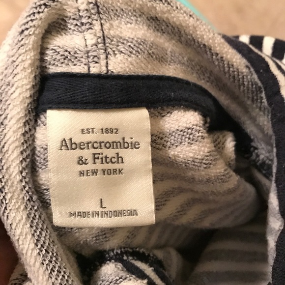 Large Abercrombie & Fitch Hoodie - Picture 2 of 2